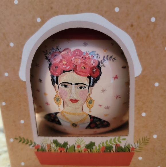 Prima Design Frida Kahlo Ceramic Christmas Ornament NEW - Picture 3 of 5